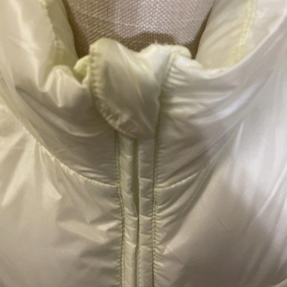 FABLETICS Elliot Packable Puffer Vest in LUMINOUS size SMALL - GENTLY USED - Picture 5 of 13